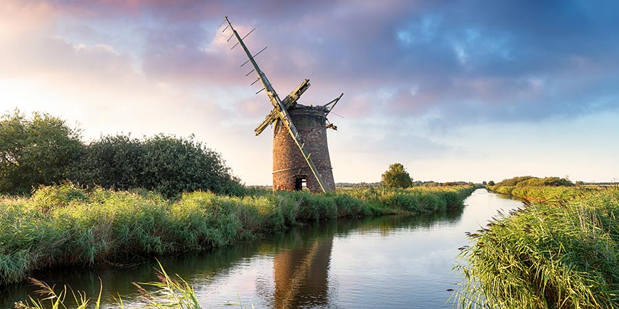 Sailing along the beautiful Norfolk Broads